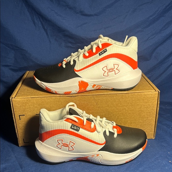 Under armour- LD7, white black, 4.5 kids QS - Picture 1 of 4